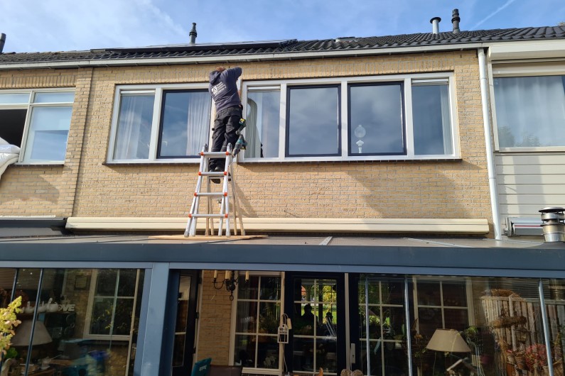 3 rolluiken en een rit screen geplaatst  in Emmeloord