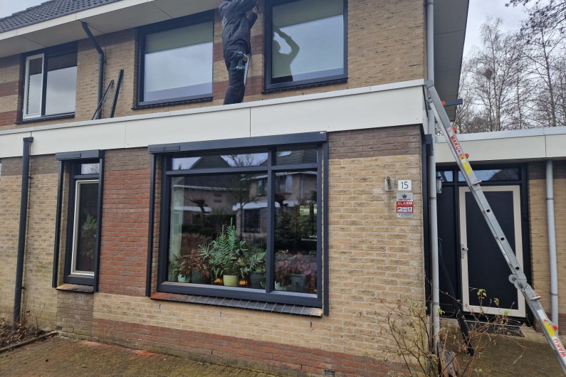 Emmeloord 8 solar screens geplaatst